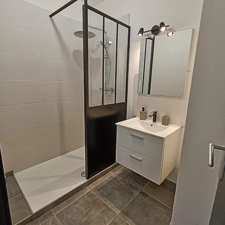 La Belle Aude Climatise * قرقشونه