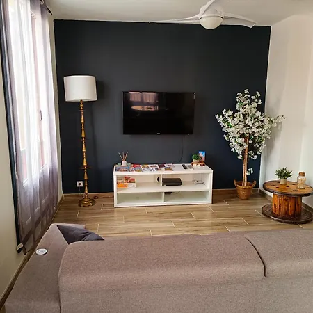 La Belle Aude Climatise * قرقشونه